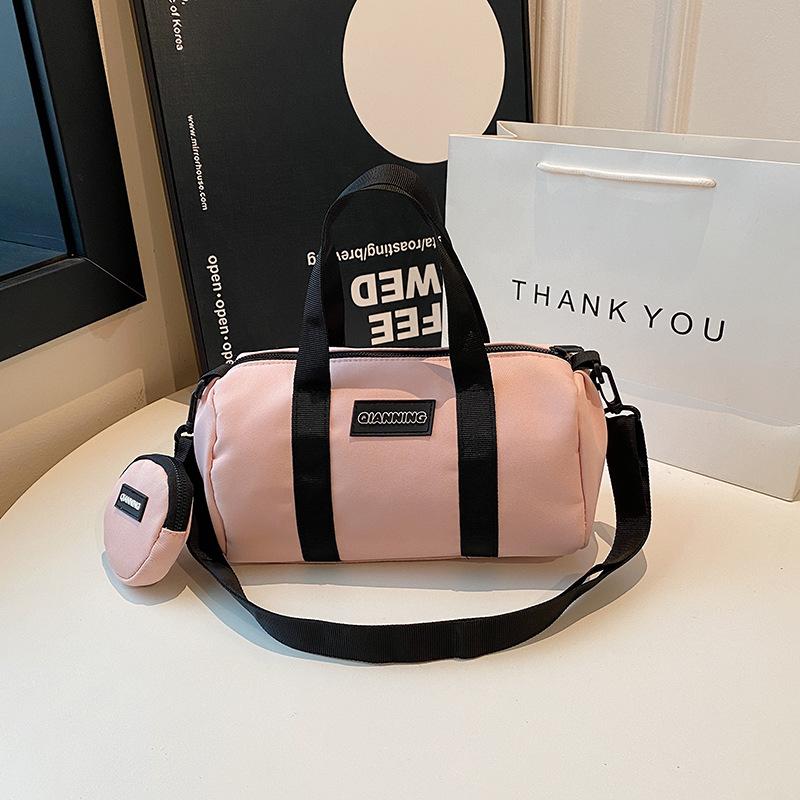 High value bag, women's campus lightweight portable pillow bag, new leisure sports going out messenger bag