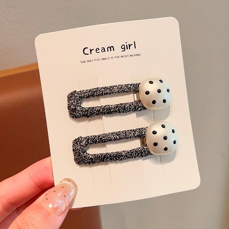 

Kids Pearl Bow Hair Clips, Pink 3D Rabbit Ears Barrettes, Cute Bubble Gauze Hair Accessories for Little Girls. ONE SIZE FITS MOST&CLOTH