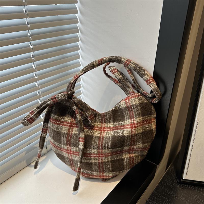 Heart-Shaped Canvas Plaid Crossbody Bag - Korean Style, Large Capacity, Versatile Shoulder Bag for Women and Students