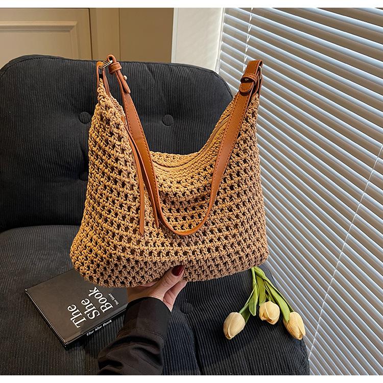 Versatile Single-shoulder Beach Vacation Bag Woven Commuting Tote Bag