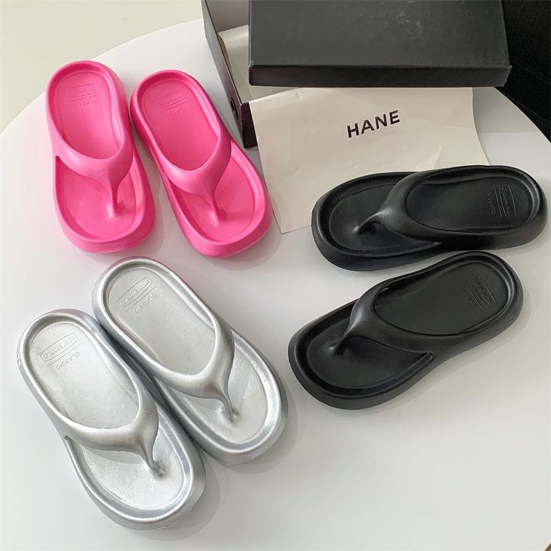 Koreańskie Celebryckie Srebrne Japonki: Modne, wygodne EVA z grubą podeszwą do noszenia na plaży.