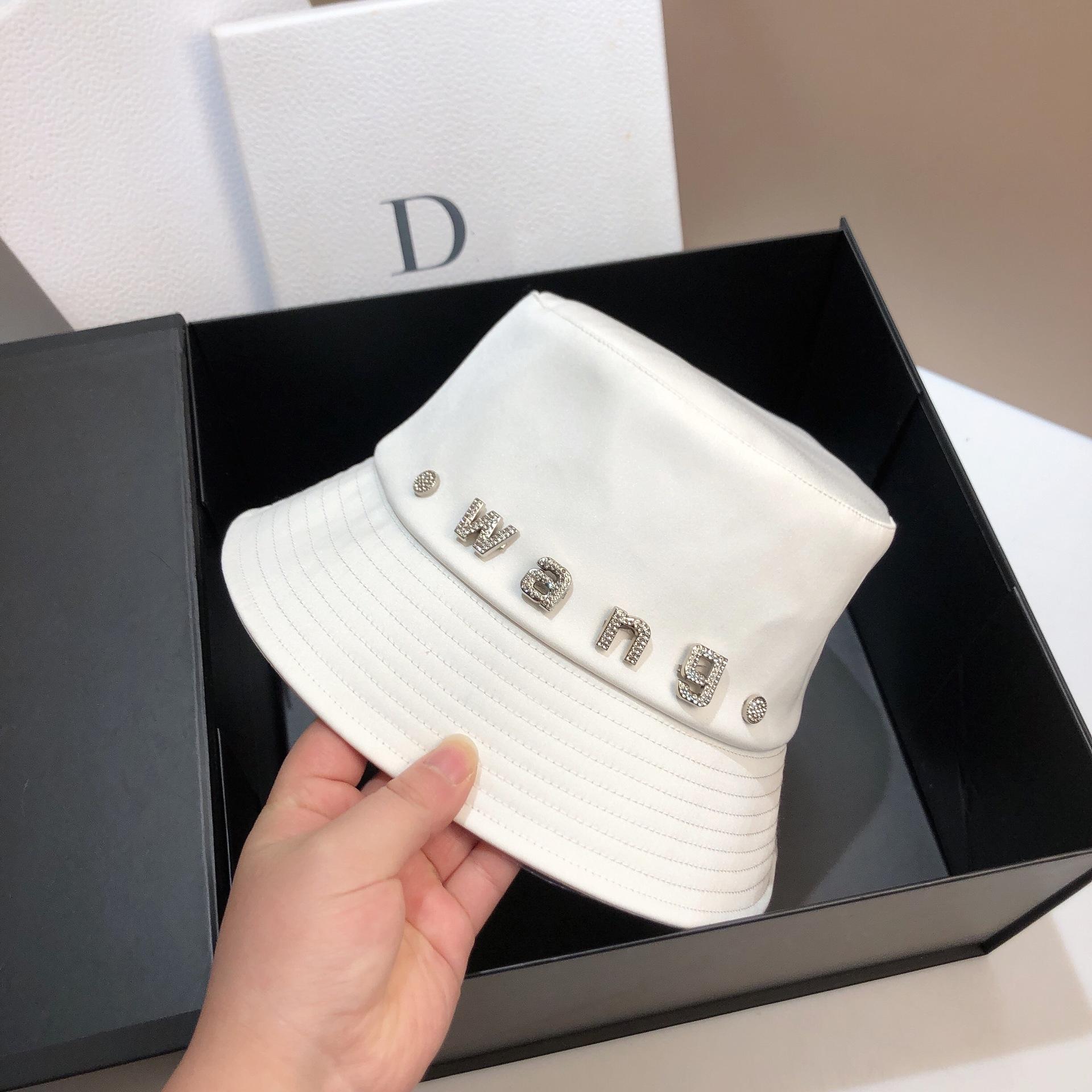 Европейская станция Ван Кинг Атласная панама-ведро Звезда Простая черная шляпа-ведро Весенняя и осенняя повседневная шляпа Adjustable