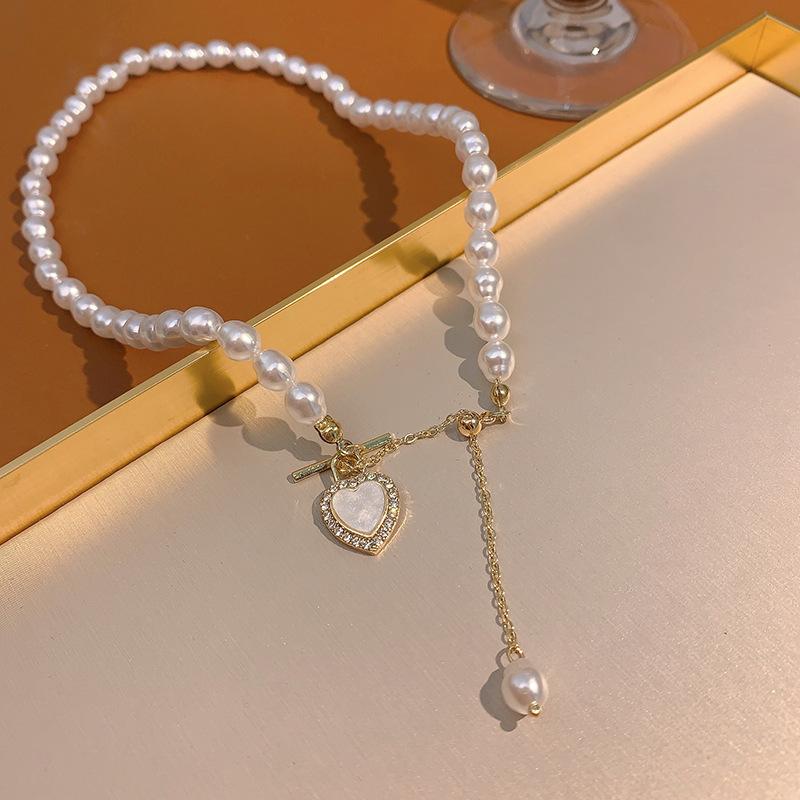 Baroque Pearl Necklace Women's Niche Light Luxury Versatile Love Beaded Collarbone Chain Temperament Pendant Wind