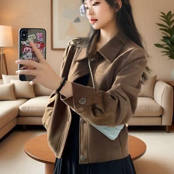 

Женская короткая куртка из замши цвета хаки - Коллекция Весна/Осень 2025 в стиле ретро XL (recommended 63-70 kg)