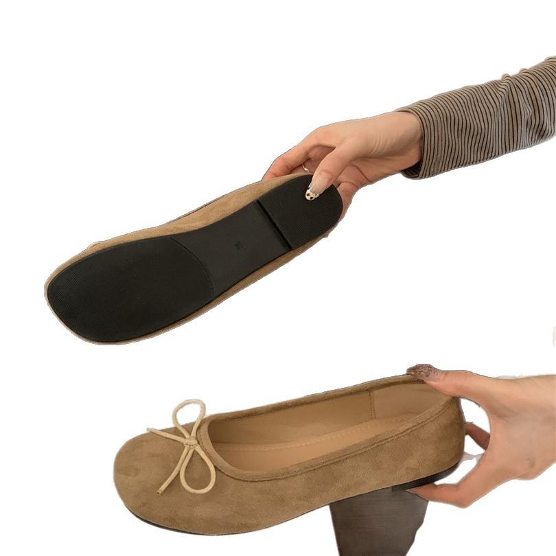 Franska retro mjuka sulor stora storlekar enkelsskor damskor 2025 vår och sommar nya kvällsstil rosett platta skor ballerinaskor