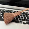 Mini Wooden Broom Portable Reusable Medium Firmness Brown Bristles Bedroom Car Desktop Keyboard Cleaning Tool