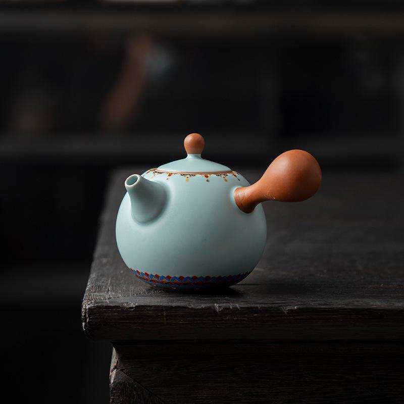 

Керамический чайник с боковой ручкой из печи Жу, культурный, Дуньхуан, с небесно-голубым и бежевым дизайном против ожогов