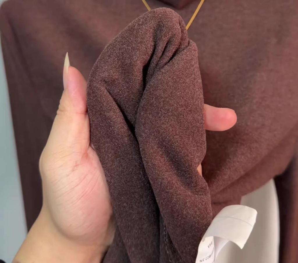 Luxurious Women's Coffee Velvet High-Neck Top: Stylish, Age-Reducing, Fleece-Lined, Warm, Solid Color.