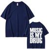 Donkerblauw T-shirt met korte mouwen en gedurfde "MUSIC IS MY DRUG" sloganprint voor muziekliefhebbers & Streetwear Fans