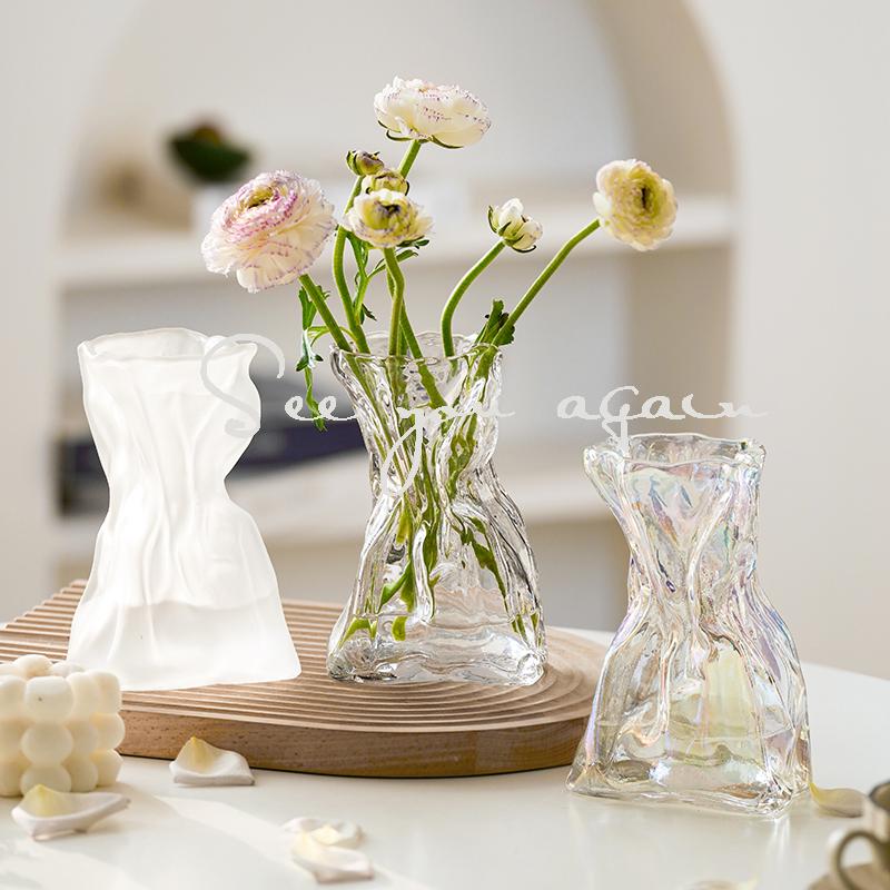 European Style Transparent Glass Vase for Creative Flower Arrangements - High-End Décor for Living Room or Desktop.