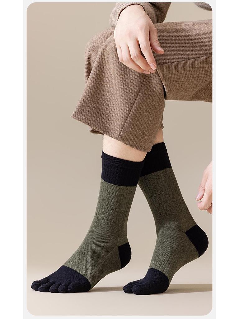 Men's Sports Cotton Five-Toe Socks: Sweat-Absorbent, Anti-Odor, Mid-Calf, Solid Colors, Autumn Collection.