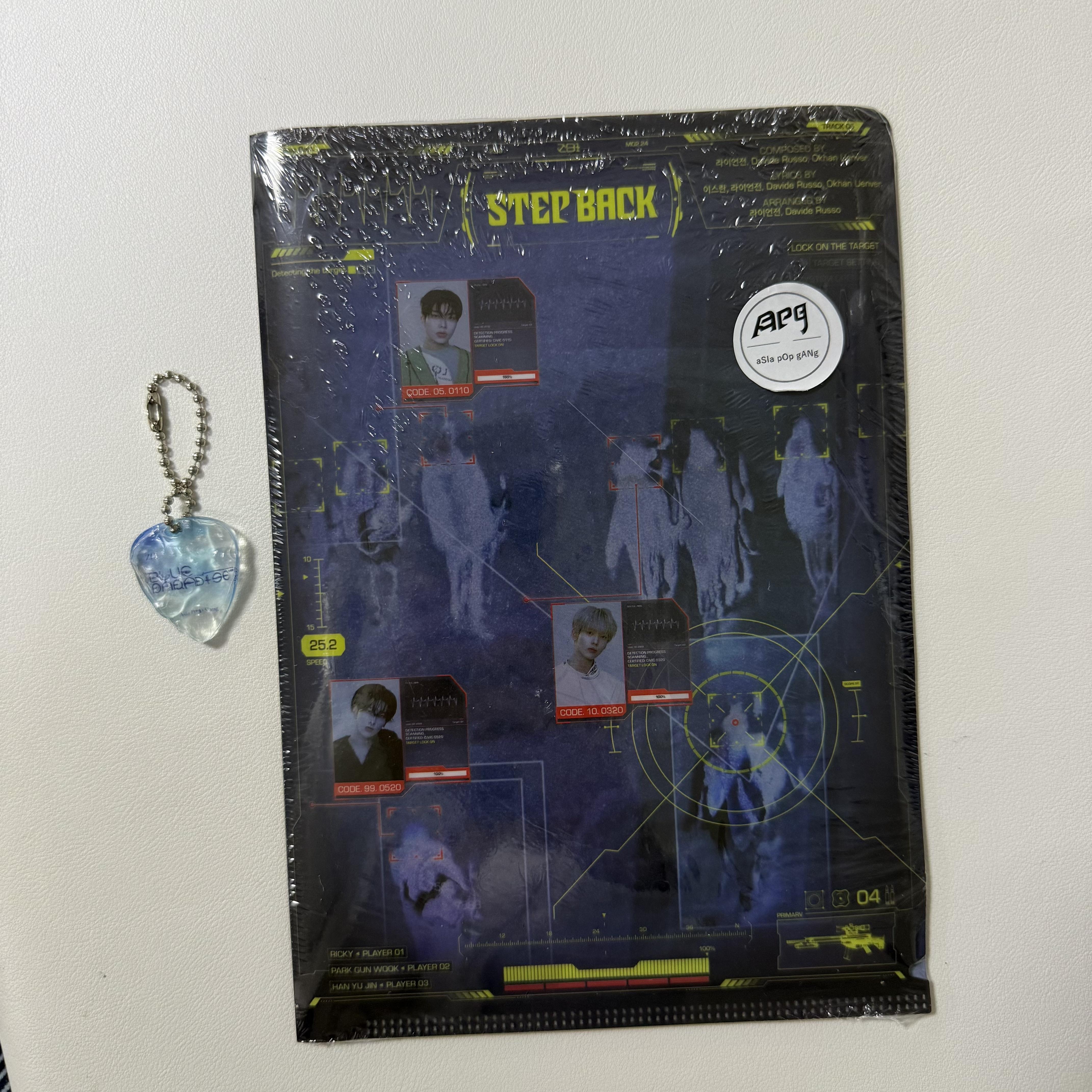 

Альбом ZEROBASEONE - [BLUE PARADISE] 5th Mini EROSE, с брелоком AsiaPopGang Step back