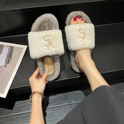 Modieuze strass letter met delicate pluizige pantoffels 2024 winter nieuw outdoor indoor veelzijdige pluizige pantoffels