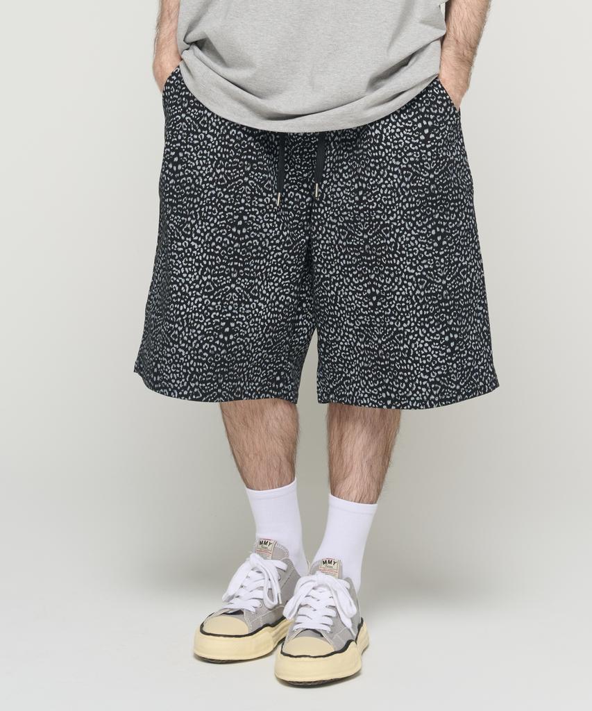 CARGOBROS Leopard Pattern Bermuda Shorts (Black)