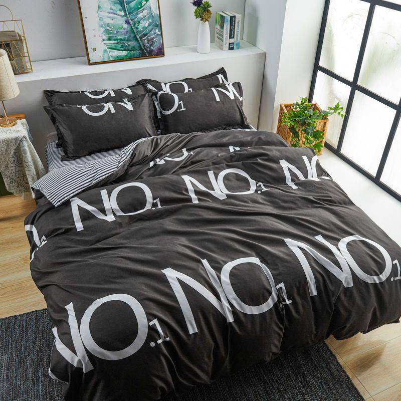 Modrý kostkovaný jahodový medvěd Čtyřdílný povlak na přikrývku Prostěradlo pro ubytovnu Třídílné povlečení