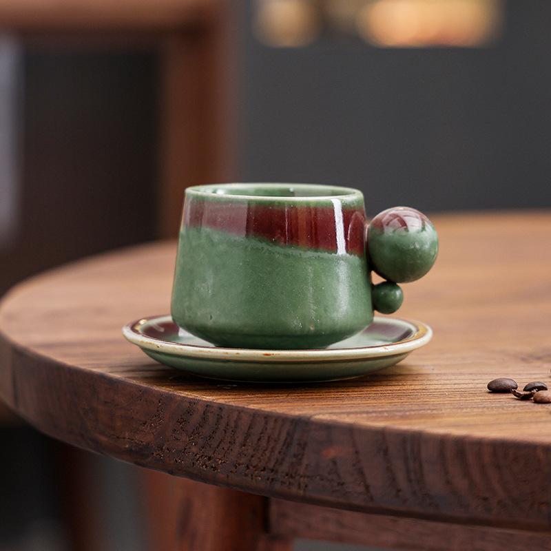 Grobes Töpferton Ofenwechsel Tasse und Untertasse Set Unregelmäßige Wabi-Sabi Keramiktasse für Kaffee Tee Hausbar Rustikale Wohnkultur Geschenk