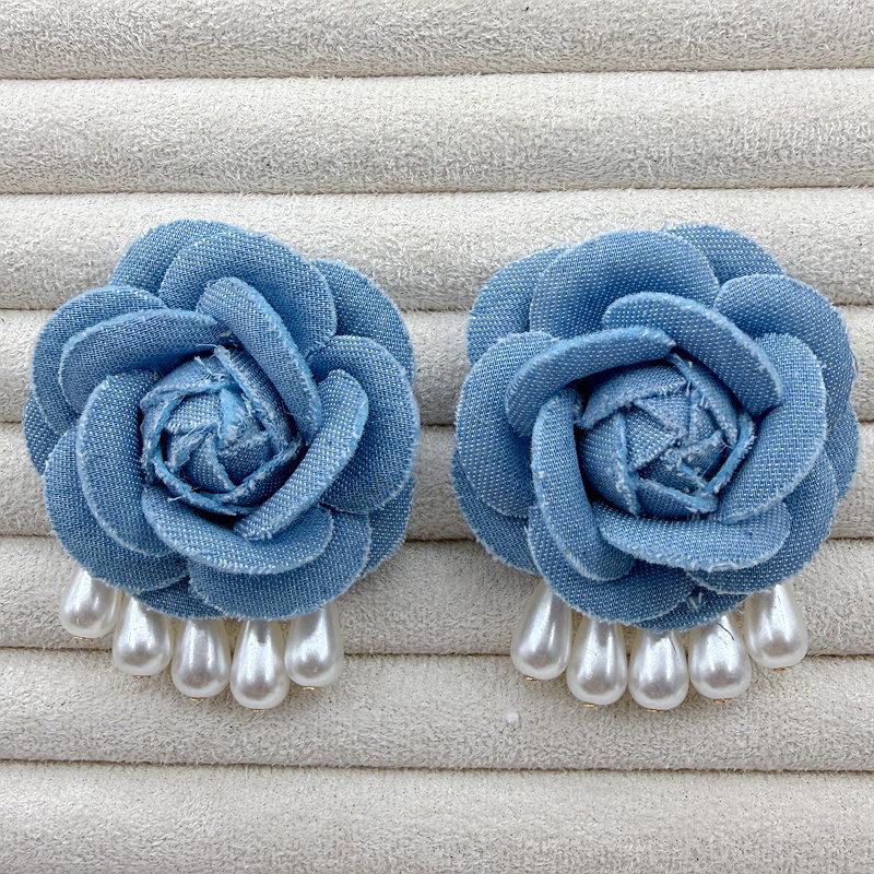 European Chic Camellia Pearl Earrings – 2026 Edition: Elegant French Style Studs джинсовый синий