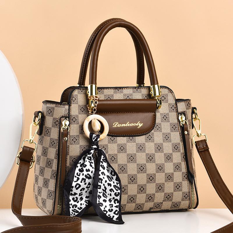 Chic Quilted Bucket Bag For Women Spacious And Stylish Pu Tote With Versatile Design