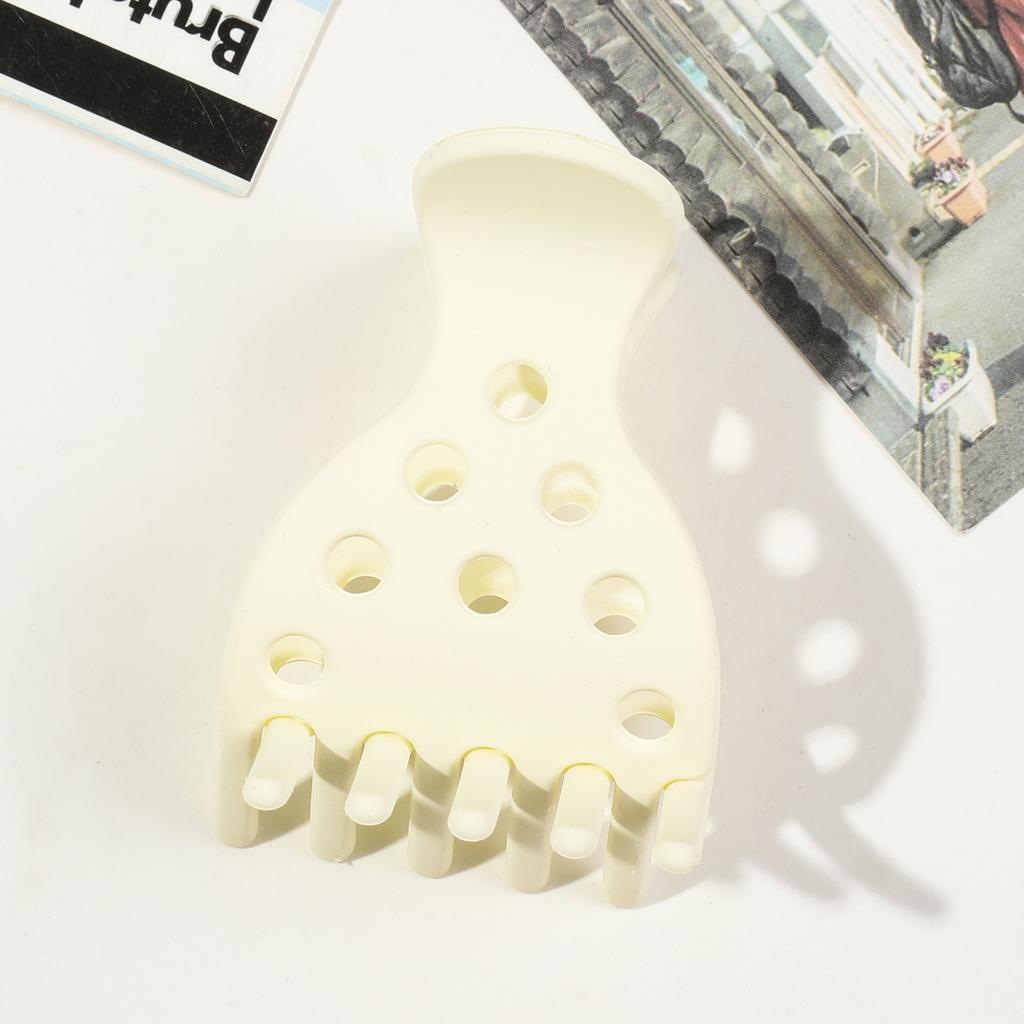 Women's Strong Shaping Matte Strawberry Hair Claw Clips Fluffy Ponytail Holder Daily Use Hollow Plastic Hair Accessories