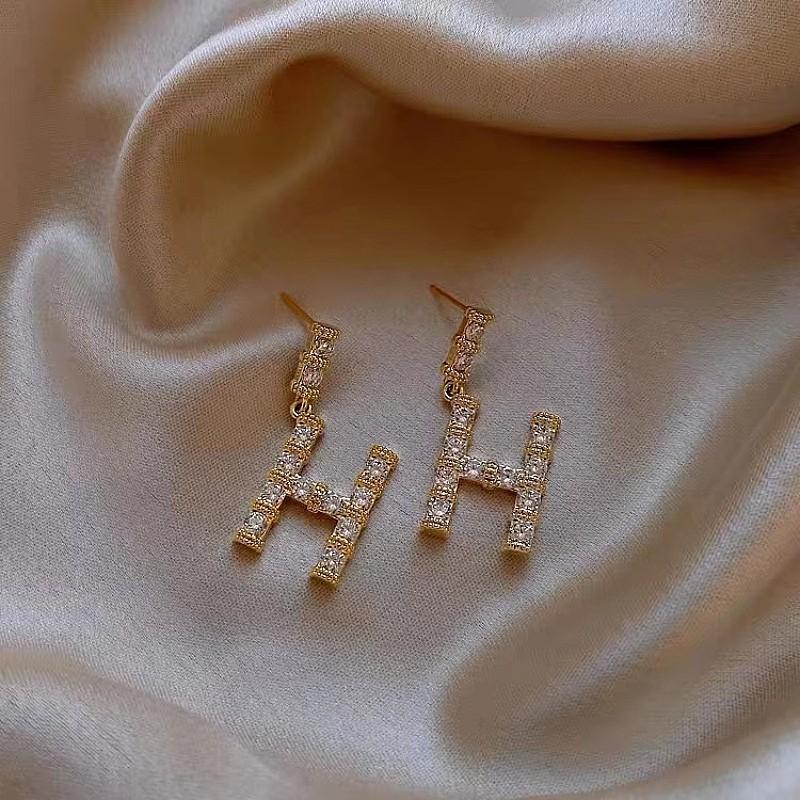 Light luxury high-end sense gold long fringed temperament earrings fashionable atmosphere versatile stud earrings personalized daily earrings