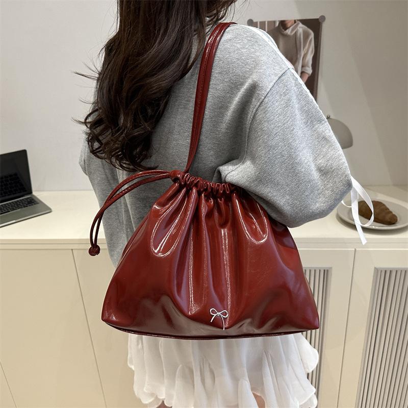 Drawstring pleated bucket bag women's tide large capacity autumn leisure shoulder versatile tote bag