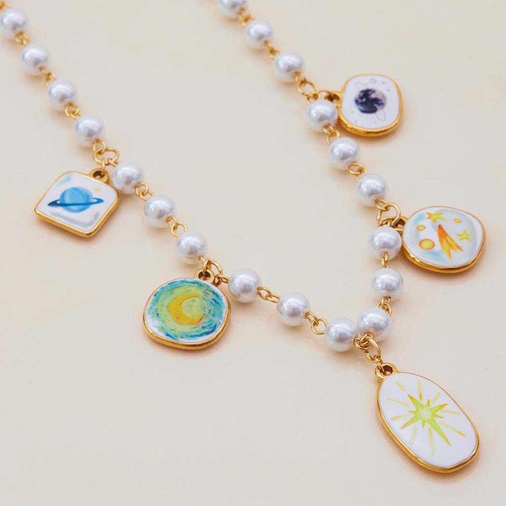 Sweet and romantic design 18K gold drip print glass pearl curved needle pendant necklace