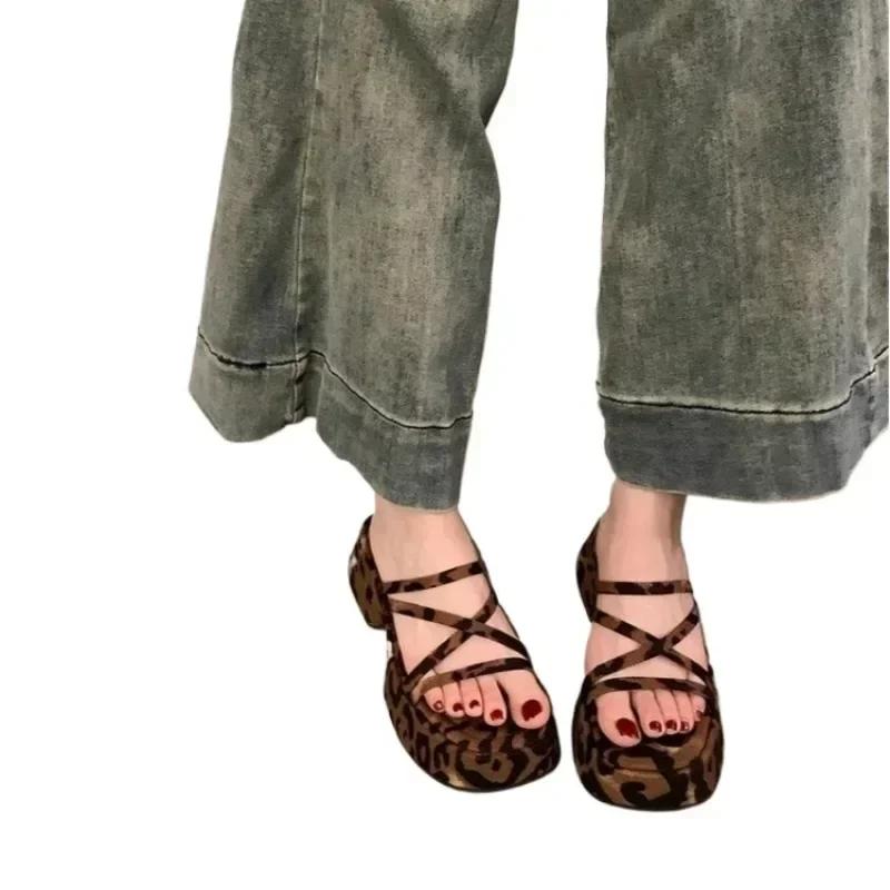 

Модные женские тапочки на среднем каблуке с леопардовым узором 2024 года, летние модные женские тапочки для отдыха на открытом воздухе, сексуальные, современные, с круглым носком на платформе 35 цветной печати леопарда