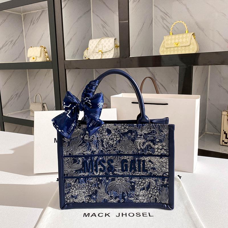 Advanced Embroidered Tote Bag Fashion Autumn/Winter New Collection Handheld Commuter Bag Crossbody Bag
