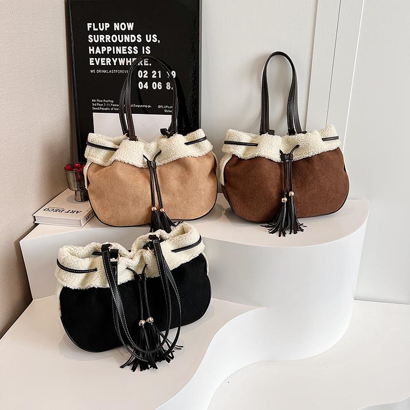 Autumn and Winter Large-capacity Contrasting Color Suede Bag, New Women's Bag, Retro Shoulder Bag, Popular Tote Bag, Bucket Bag.