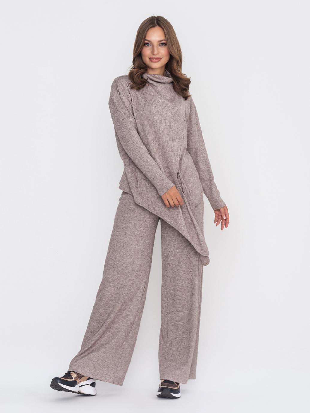 

Костюм брючний Інді Luzana L молочний шоколад кольору