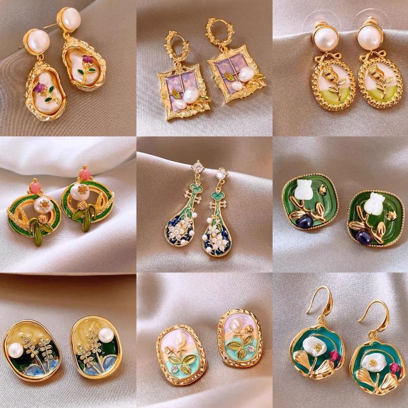 Real gold electroplated French pearl flower stud earrings court style retro niche earrings light luxury premium earrings women
