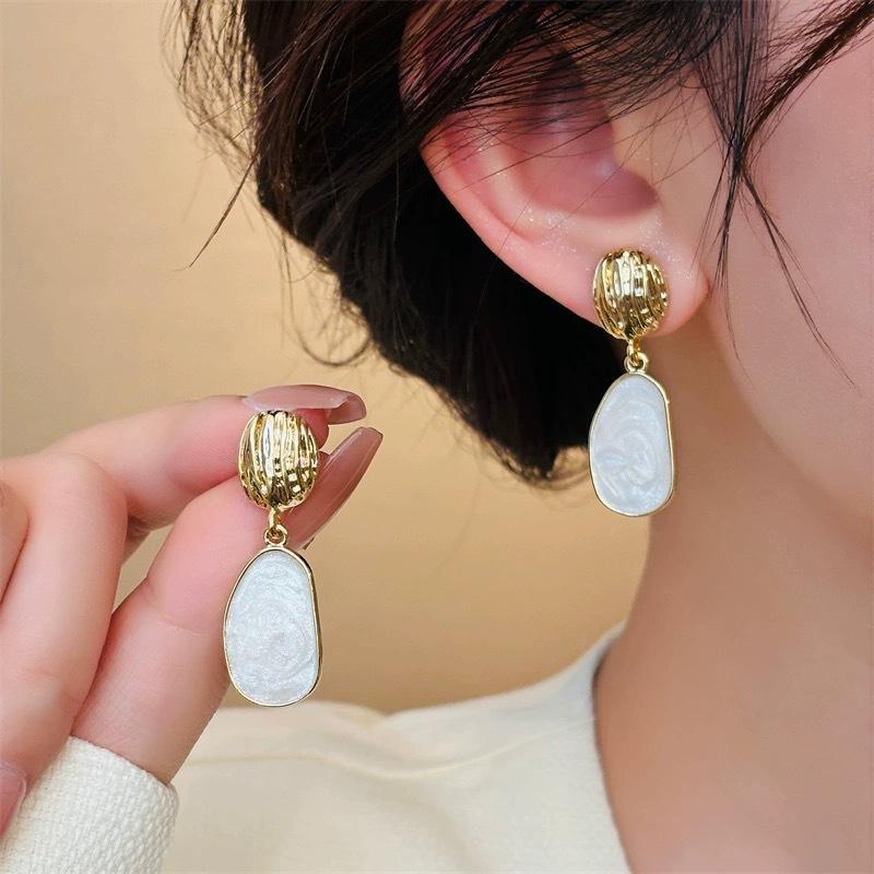 

New Fashion Long Hanging Earrings for Women Beige Acrylic Pendants Exaggerated