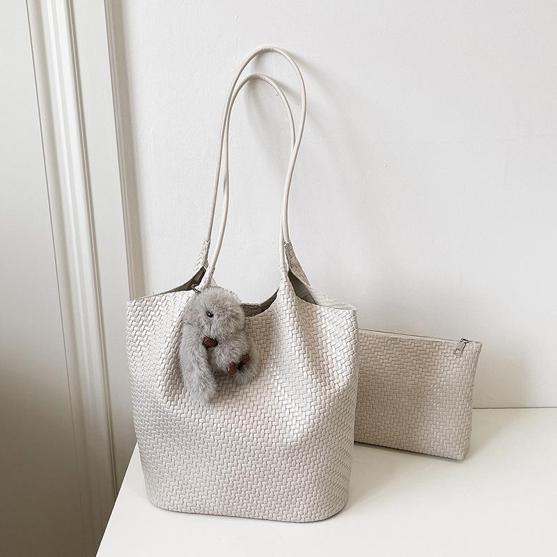 Popular Women's Large Capacity Mother-Child Tote - High-End Woven Texture Single Shoulder Bag for Commute and Shopping.