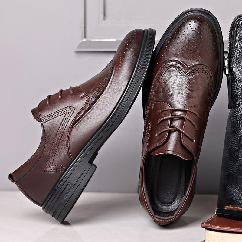 

Men s engraved leather shoes men s genuine leather pointed business dress shoes autumn new Brock men s shoes soft-soled shoes 44 светло-коричневого