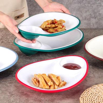 Assiette compartimentée en mélamine avec ramequin pour raviolis, crevettes, plats froids et amuse-gueules.