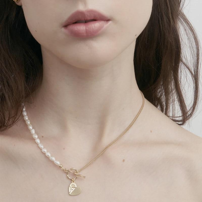 SOSOO Jane Natural Pearl Toggle Heart Necklace