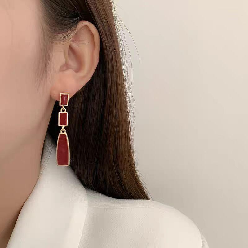 1 Pair of Fashionable and Simple Red Geometric Pendant Earrings, Suitable for Women's Daily Wear, Holiday Accessories and Gifts