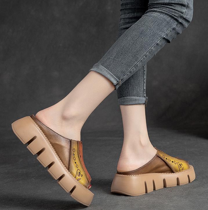 Modne Letnie Buty ze Skóry Naturalnej Damskie Kapcie Koturny Klapki Zewnętrzne Rekreacyjne 2025 Nowe Ręcznie Robione Zwięzłe Damskie Kapcie