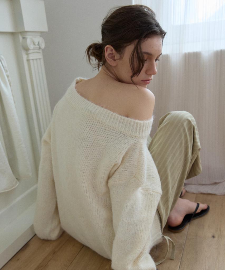 WIOE Soft Off-Shoulder Knit_Ivory