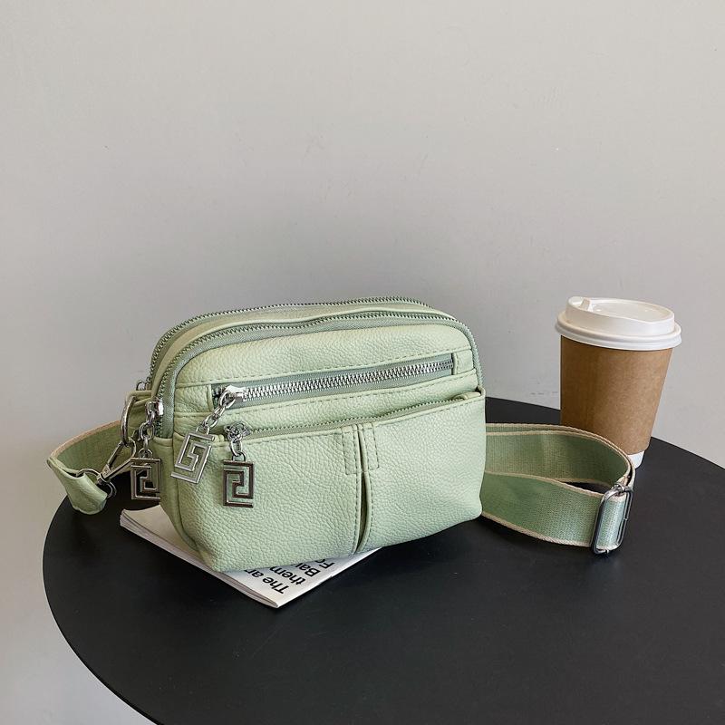 Модная поясная сумка, фактурная женская сумка с широким плечевым ремнем.