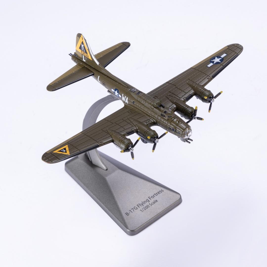 

B17 1/200 Модель самолета из металлического сплава для домашнего размещения, коллекции и украшения Креативный подарок Рождественские подарки