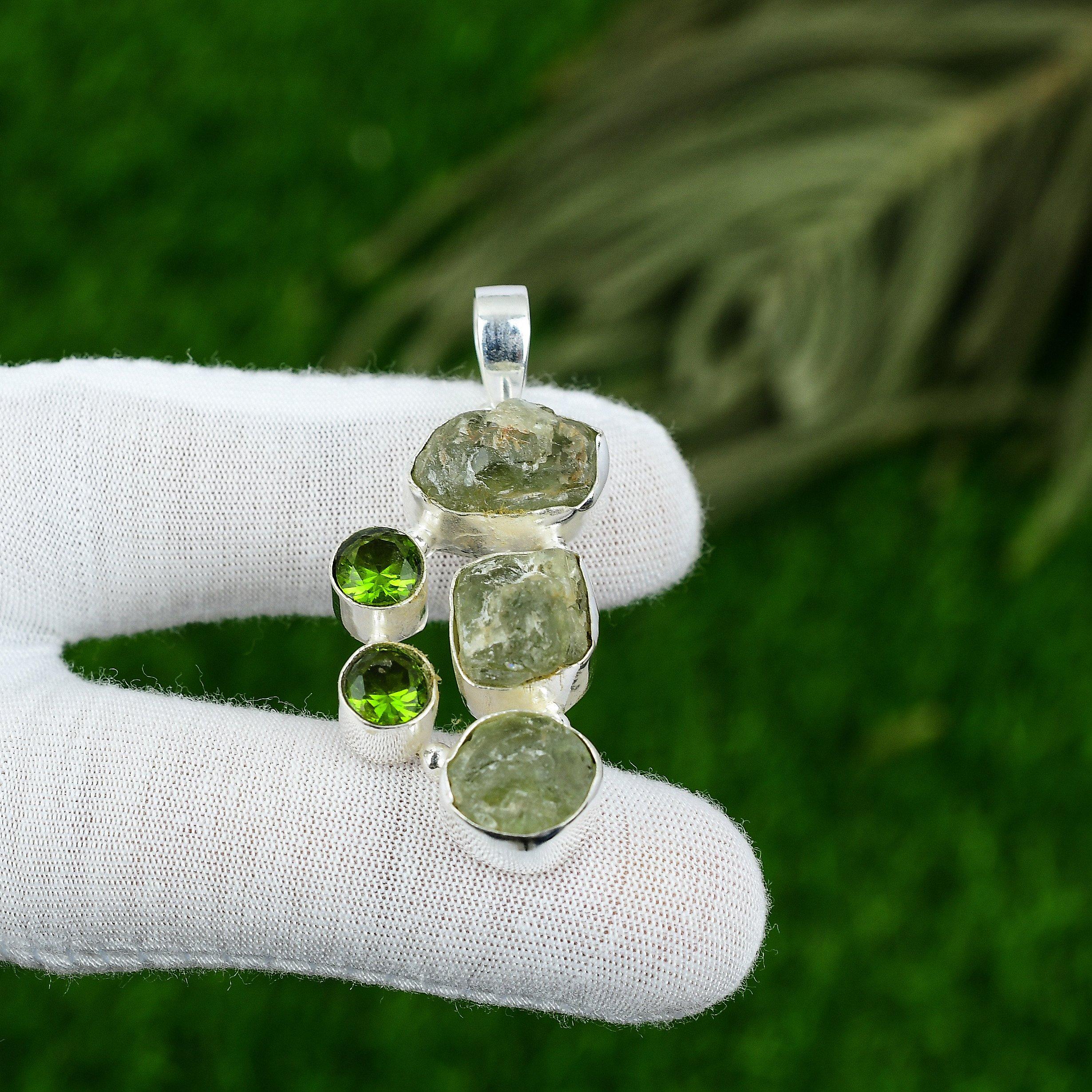 Необработанный драгоценный камень Пренит Перидот 925 пробы стерлингового серебра Элегантный подвеска в стиле Бохо Ювелирное изделие