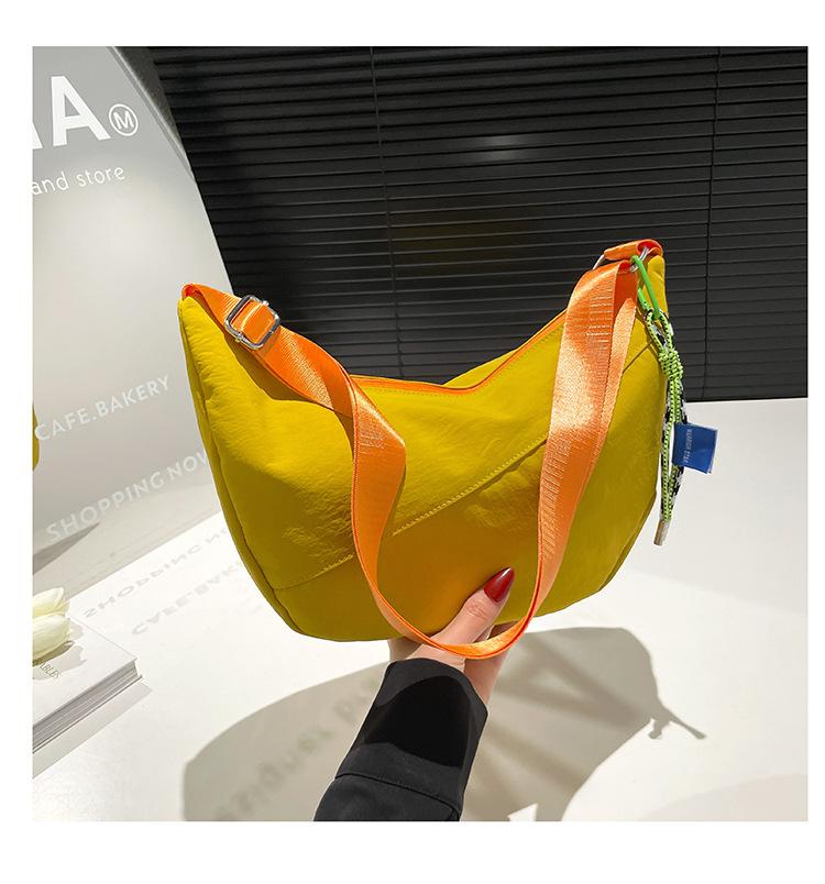 

Fashion versatile underarm large-capacity nylon cloth bag women s 2025 new summer commuter shoulder dumpling bag жёлтый