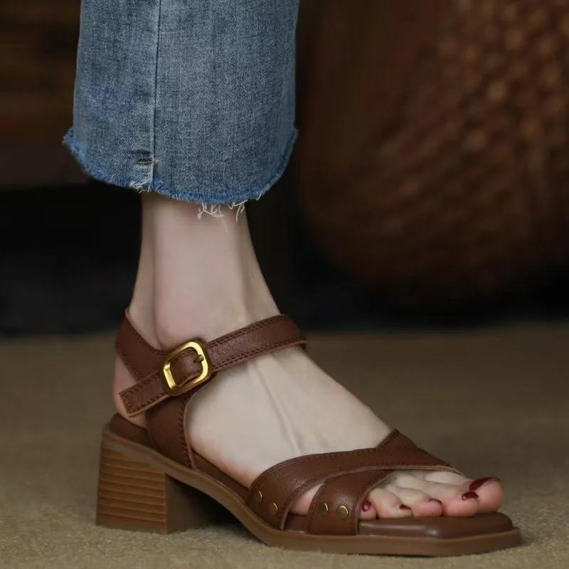 

Модные сандалии на квадратном каблуке, с открытым носком, задником, пряжкой, модные, универсальные, удобные, противоскользящие и износостойкие 34 шоколадный