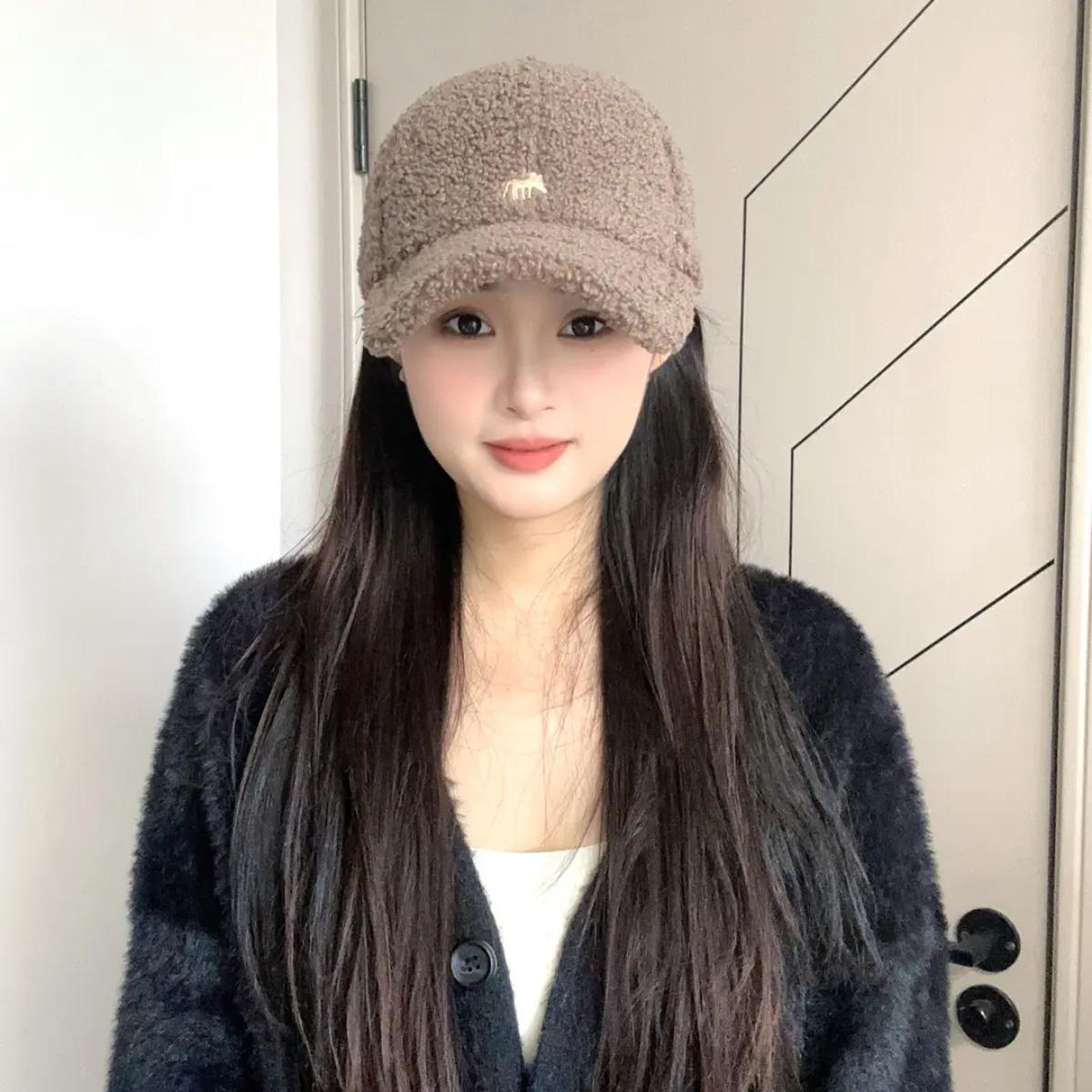 

2024 осінь і зима, нова потовщена тепла бейсболка з вовни ягняти, чоловіча та жіноча, вишита кепка з лисиці Tide M（54-60cm） колір світло кави