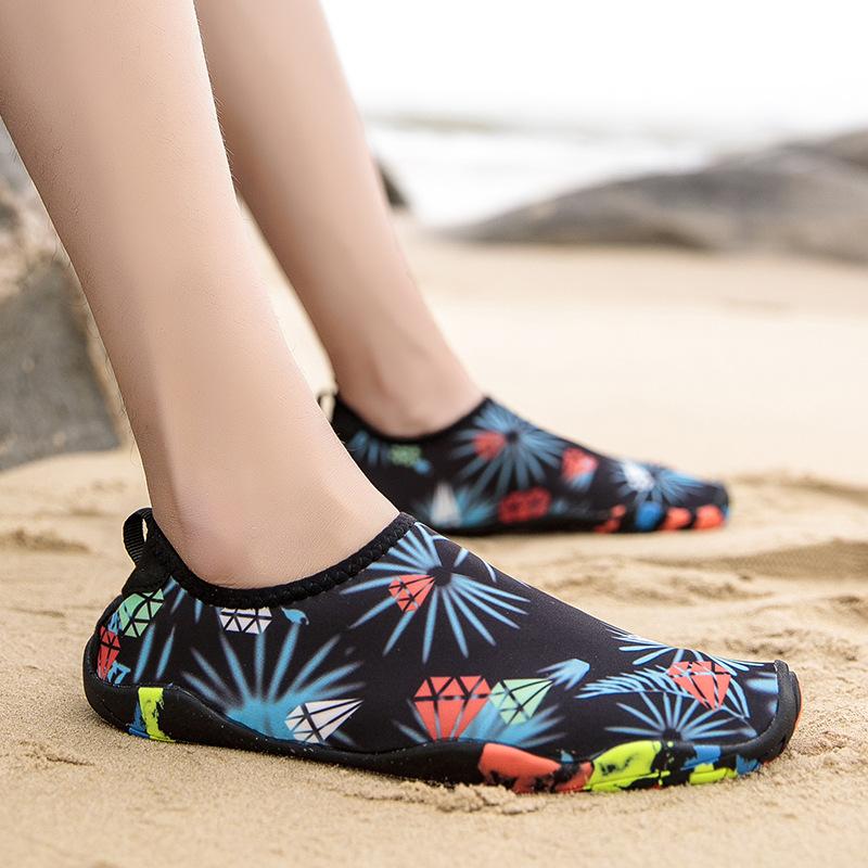 Neue Bachschuhe Indoor Springseil Springschuhe Yoga-Schuhe Wasser- und Landbekleidung Barfuß Badeschuhe Paar Strand