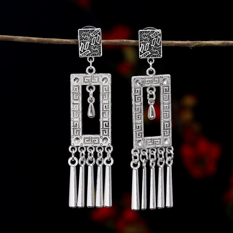 Retro Personalized Tibetan Silver Fringed Stud Earrings Long Temperament Versatile Earrings Exaggerated Metal Vacation Earrings Women