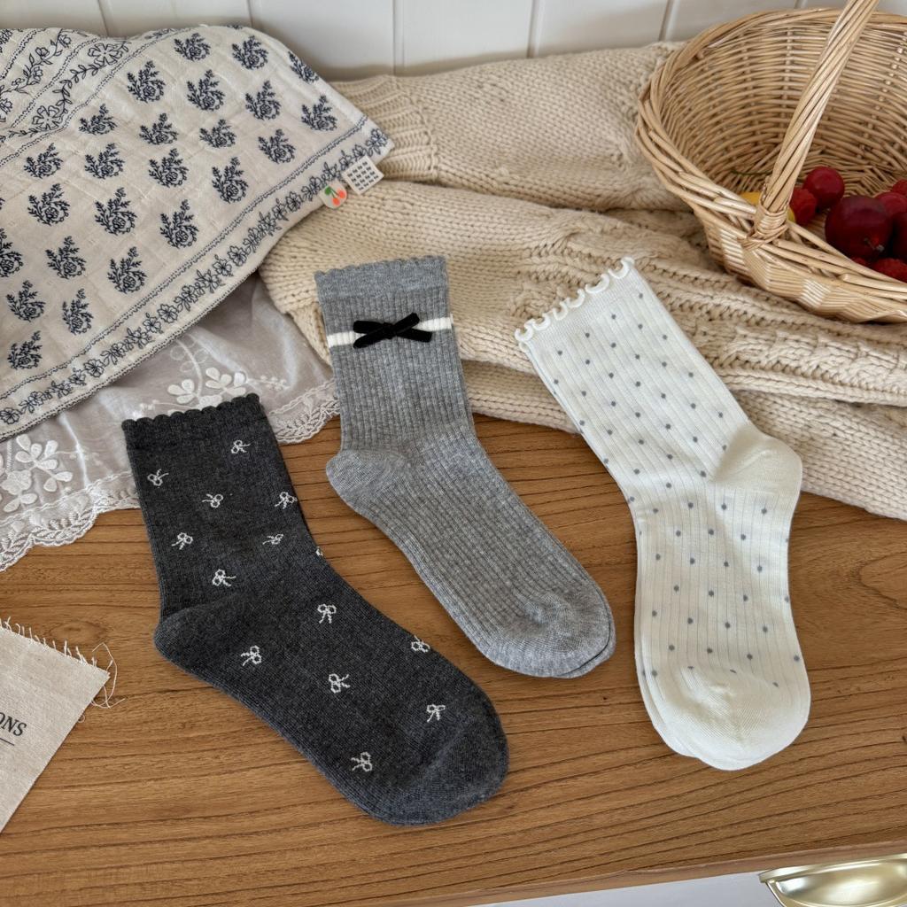 Women in The Autumn and Winter Sweet Bowknot Tube Reactor Socks