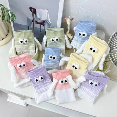 Damen Farb-Handgriff-Socken Persönlichkeit Magnetisch Niedliche Socken Paar Spaßsocken