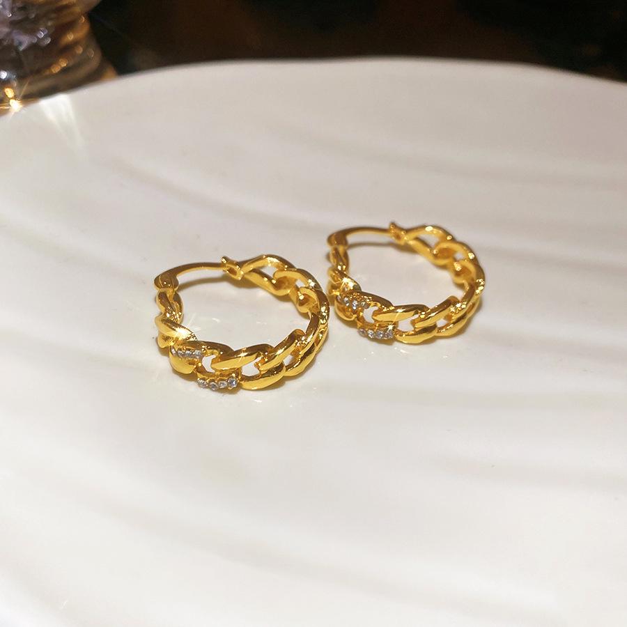 Стильные полые серьги-каффы на цепочке с инкрустацией бриллиантами - Элегантные, Современные и Уникальные